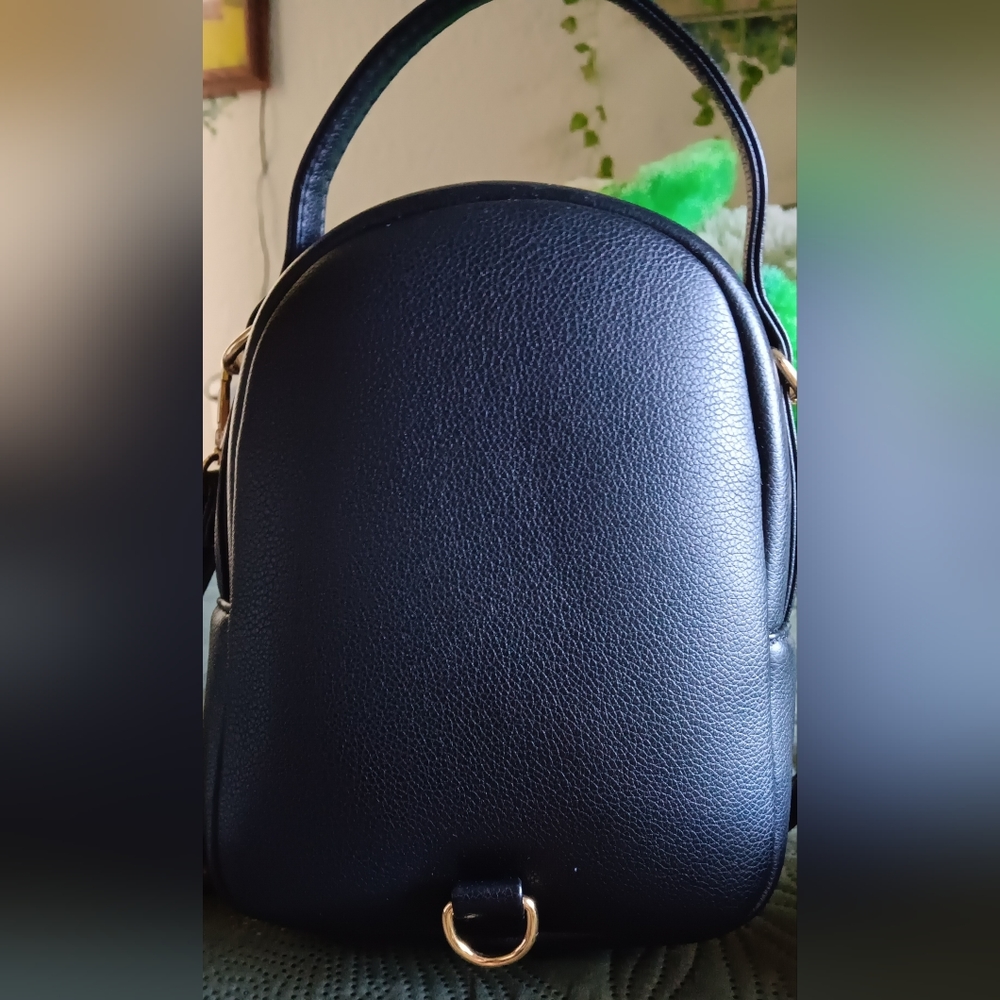 Handbags - Picture 3 of 6